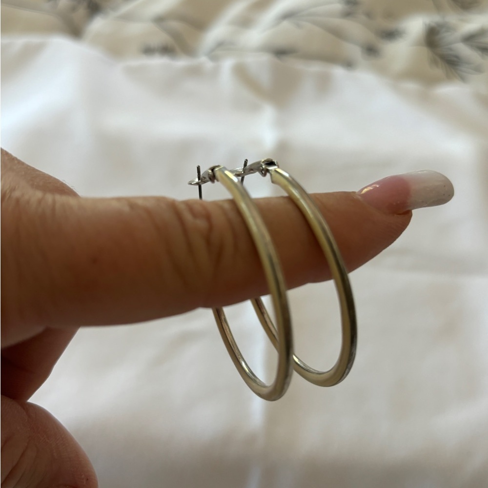 High Quality White‎ And Silver Hoop Earrings